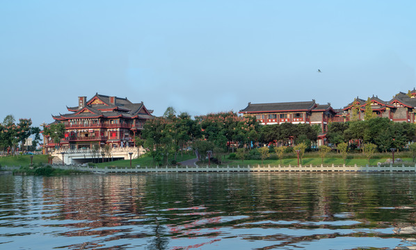 湖边古建筑群