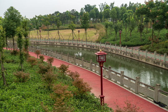 公园河道步行道