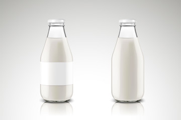 牛奶瓶与空白标签