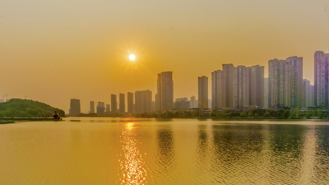 梅溪湖畔夕阳美