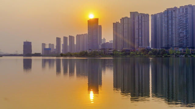 梅溪湖畔夕阳美