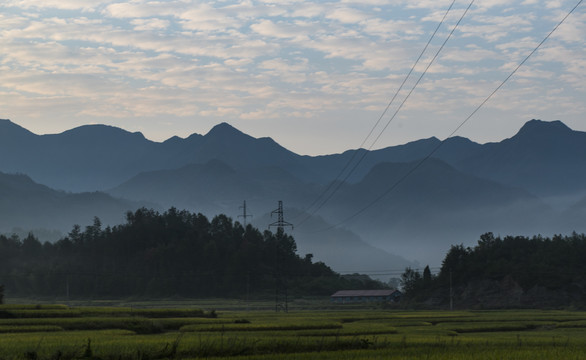 清晨的山间