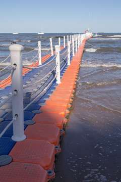 海洋塑料浮桥