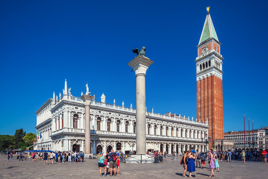 威尼斯广场建筑和钟塔
