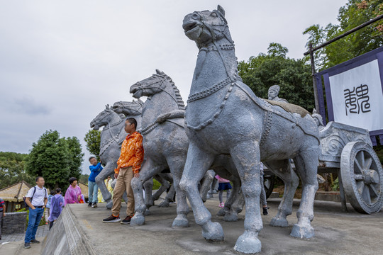 无锡三国城马车雕塑