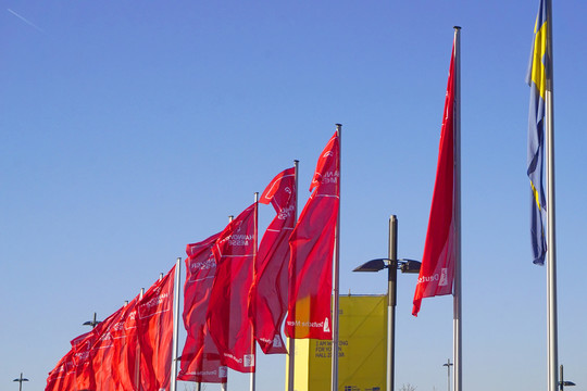 德国汉诺威国际展览中心的彩旗