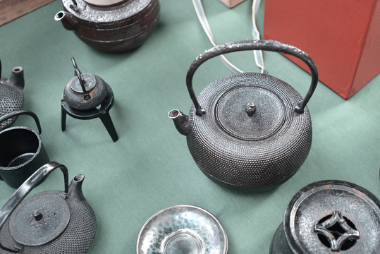 古典风格的茶壶