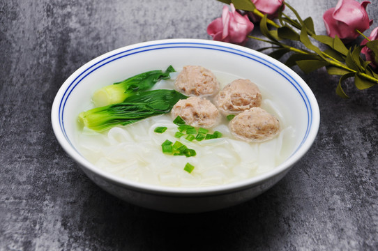 牛肉丸粿条