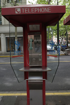 街头电话亭
