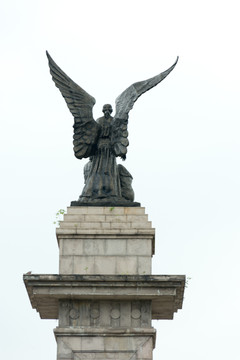 和平广场塑像