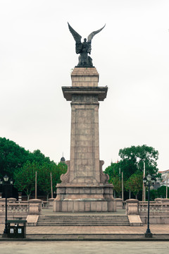 和平广场塑像