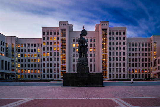 黄昏的白俄罗斯政府大楼