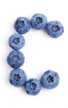 蓝莓摆成C造型