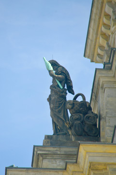 德国国会大厦人物装饰雕塑