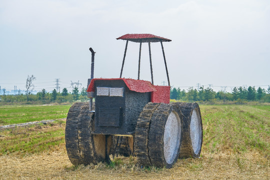 草雕拖拉机
