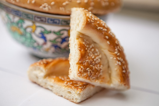 新疆维吾尔族民间美食芝麻馕饼