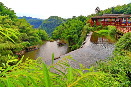 蜀南竹海七彩飞瀑景区