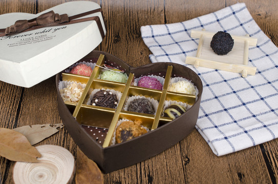 巧克力慕斯甜品礼盒