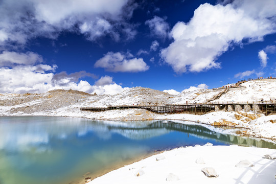 达古冰山泪湖