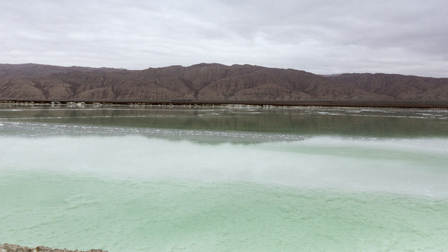 茫崖翡翠湖