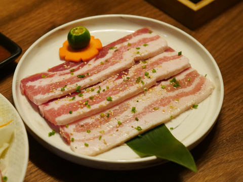 居酒屋日本料理铁板烤五花肉