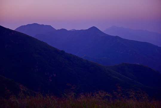 黎明时的山川