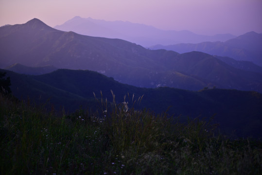 黎明时的山川