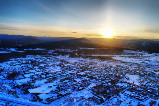 航拍森林小镇雪景