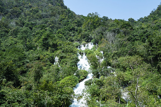 山间流水