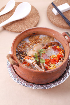 膏蟹鲍鱼砂锅粥
