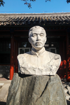 北京茅盾故居雕塑