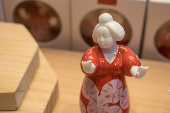 人物陶瓷工艺品