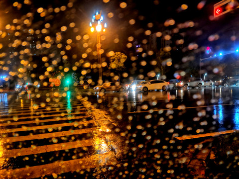 雨天夜景