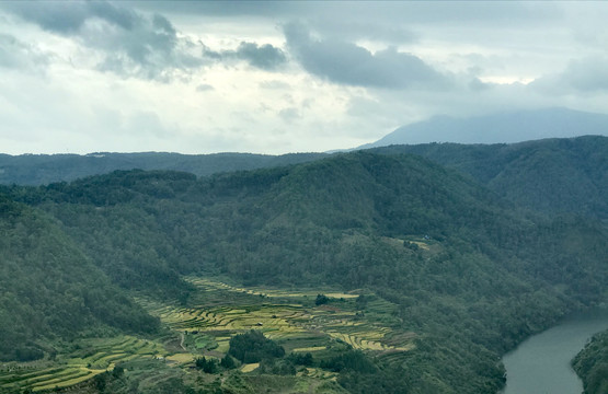 云南腾冲县龙川江沿岸风景