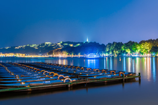 杭州西湖北山街保俶塔夜景