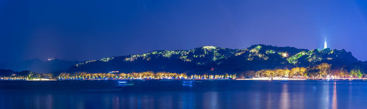 杭州西湖北山街保俶塔夜景全景图