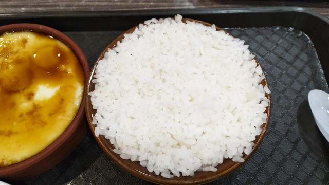 一碗蒸米饭