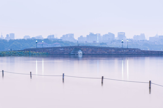 杭州西湖断桥清晨
