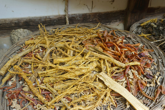 韩国民俗村传统农家晾晒的食材