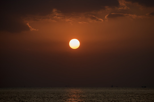 天空云彩大海