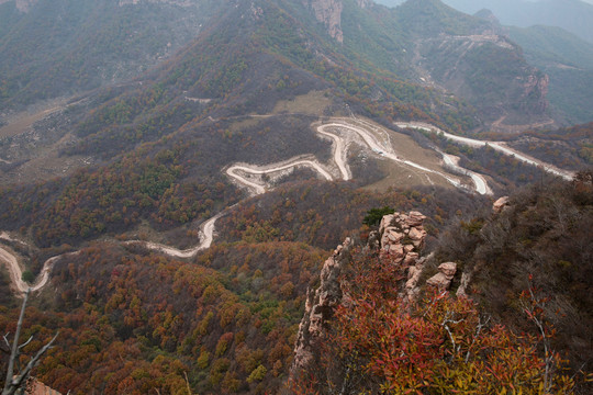 崎岖山路