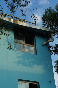 维吾尔族民居彩色房子蓝房子