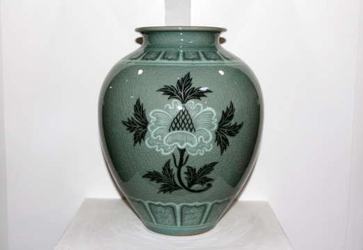 朝鲜牡丹花瓶