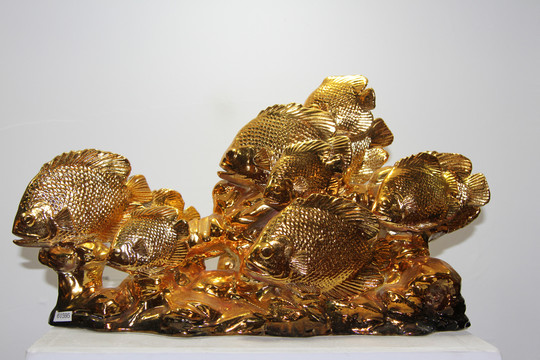 朝鲜金鱼黄金雕塑