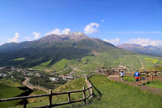 青海卓尔山牛心山雪山