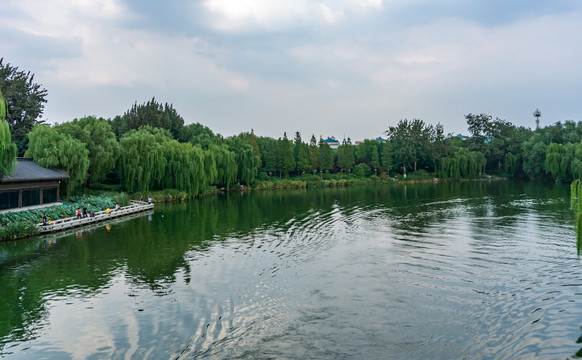 济南大名湖公园风光