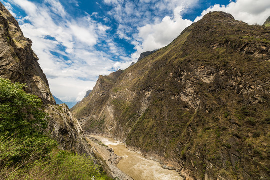 云南香格里拉虎跳峡