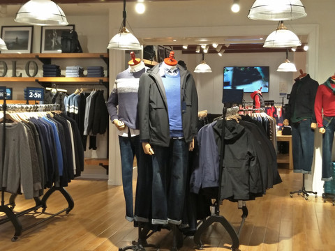 服装橱窗专卖店
