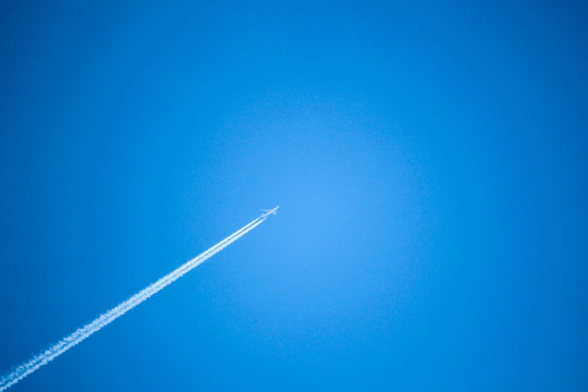 蓝天飞机痕迹