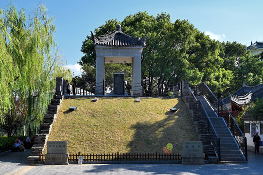 上海川沙古城墙公园岳碑亭
